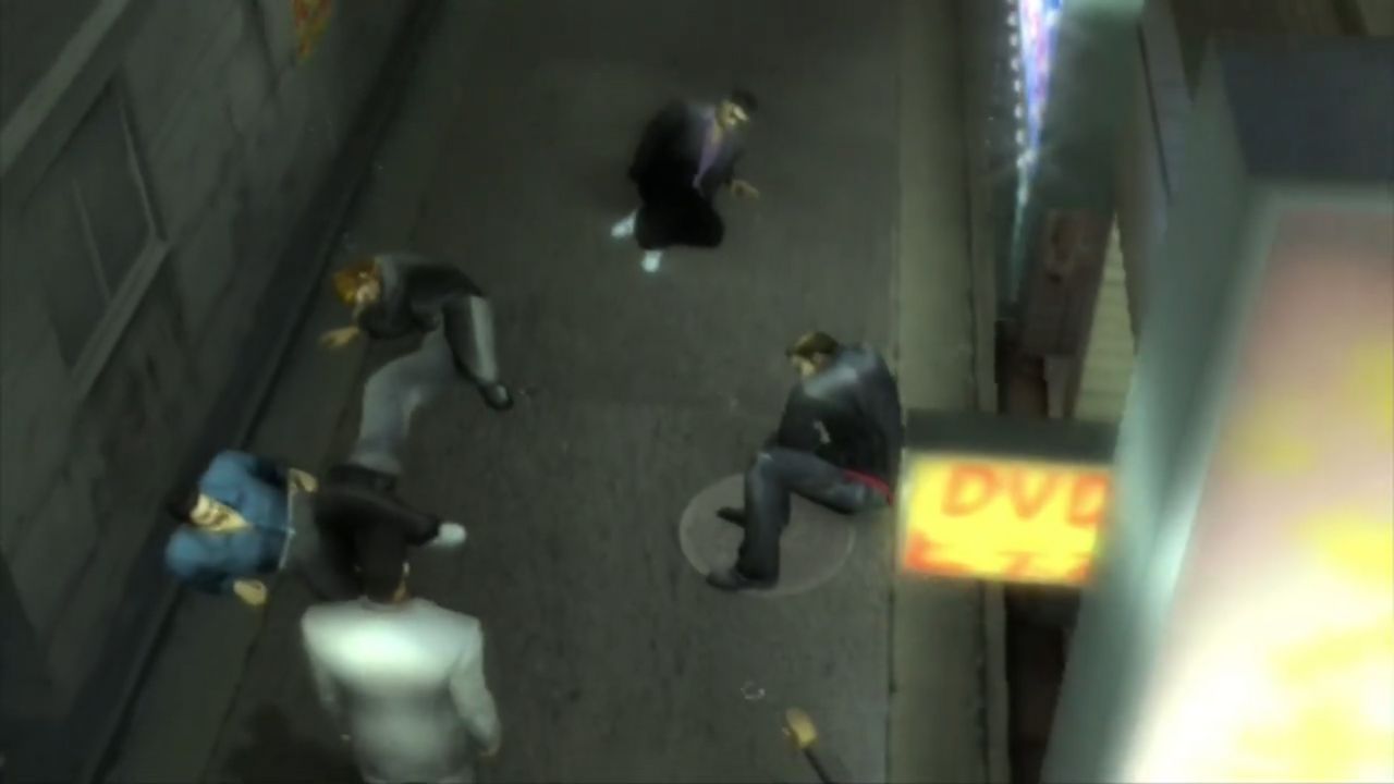 Yakuza 2 tirado en un callejón